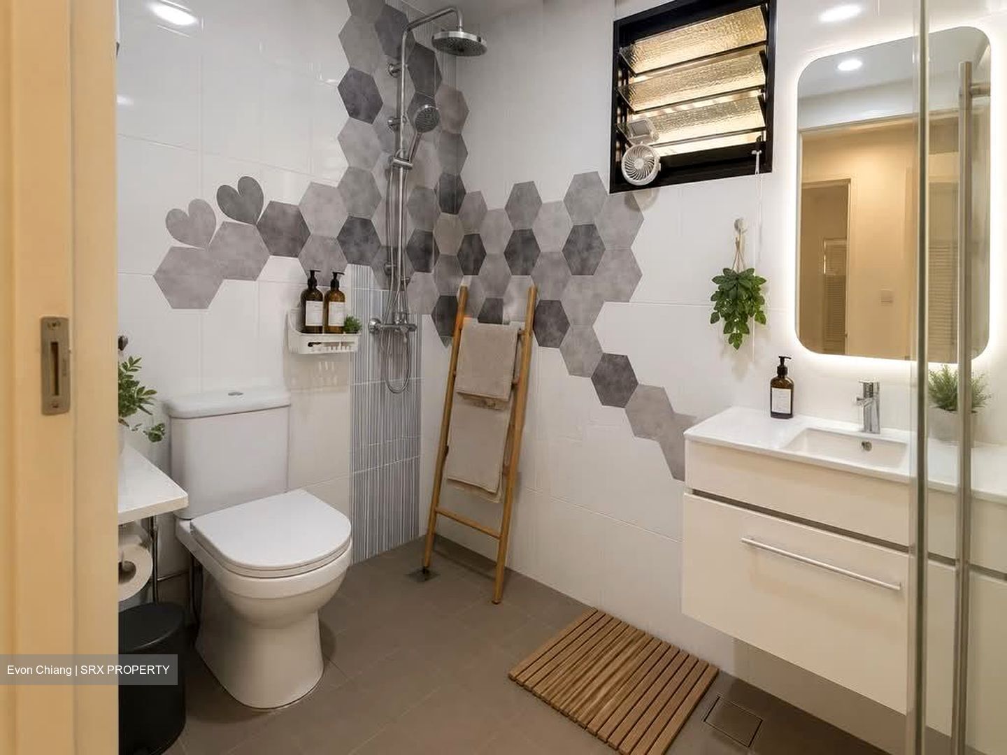 Blk 274A Compassvale Helm (Sengkang), HDB 5 Rooms #556045661